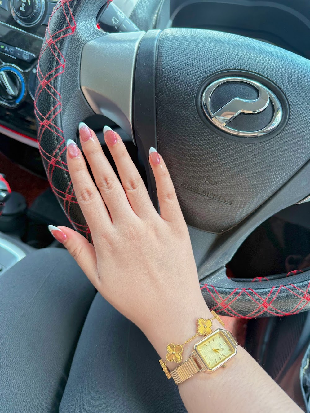 Nails • Pedicure • Eyelash Salon i-City